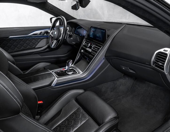 BMW M8 Kupé 4,4 l 460 kw