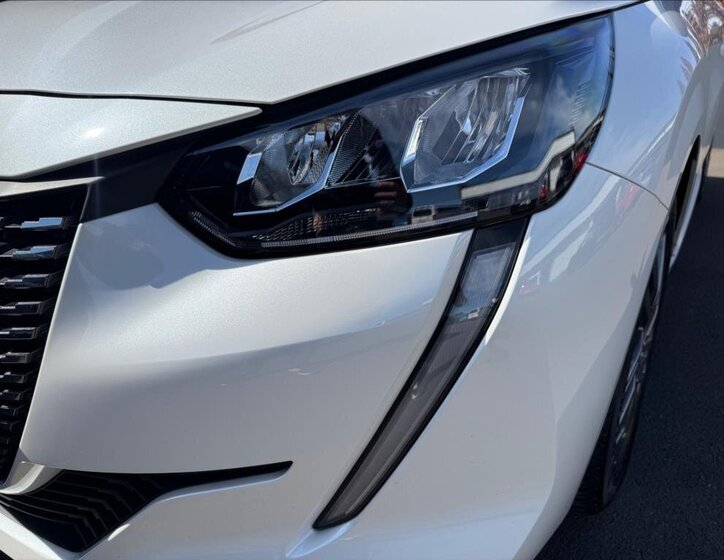 Peugeot 208 Hatchback 1,2 l 55 kw