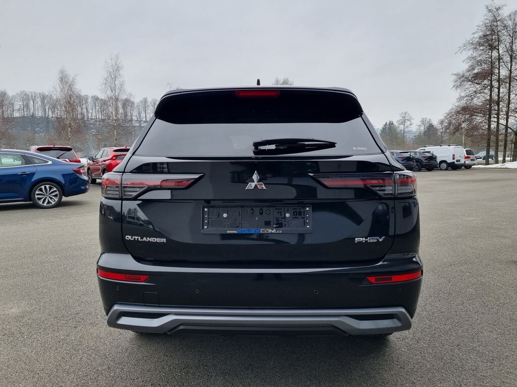 Mitsubishi Outlander SUV 2,4 l 225 kw