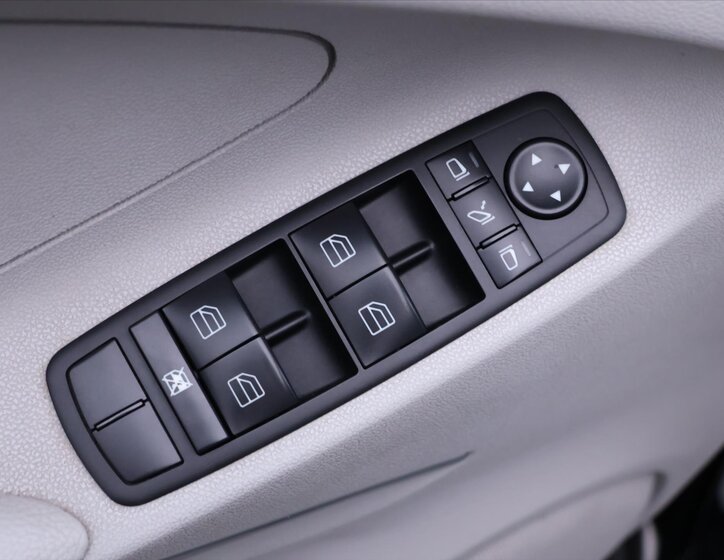 Mercedes-Benz Třídy M SUV / Terénní 3,2 l 165 kw