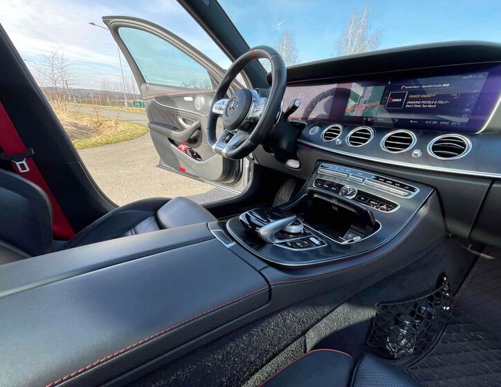 Mercedes-Benz Třídy E 9