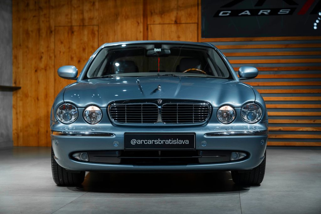 Jaguar XJ8