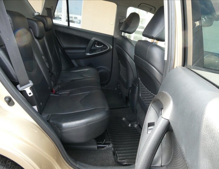 Toyota RAV4 SUV / Terénní 2,2 l 110 kw