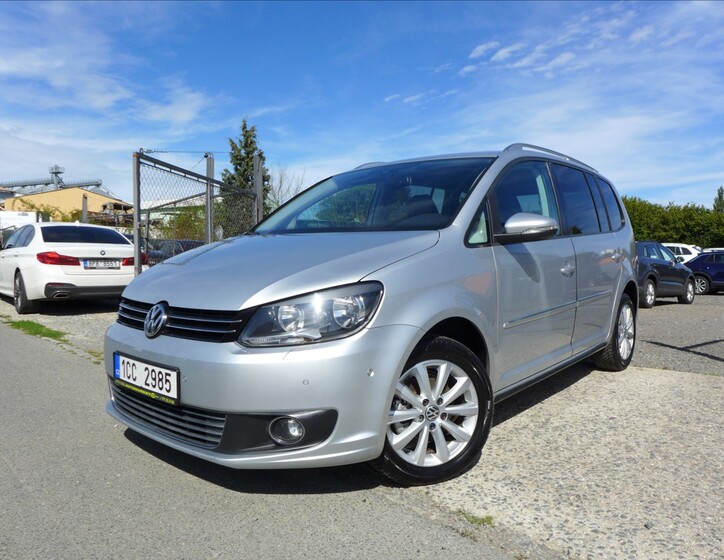 Volkswagen Touran 1