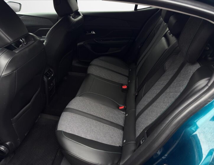 Peugeot 408 Liftback 1,2 l 96 kw