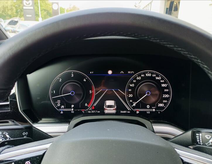 Volkswagen Touareg 11