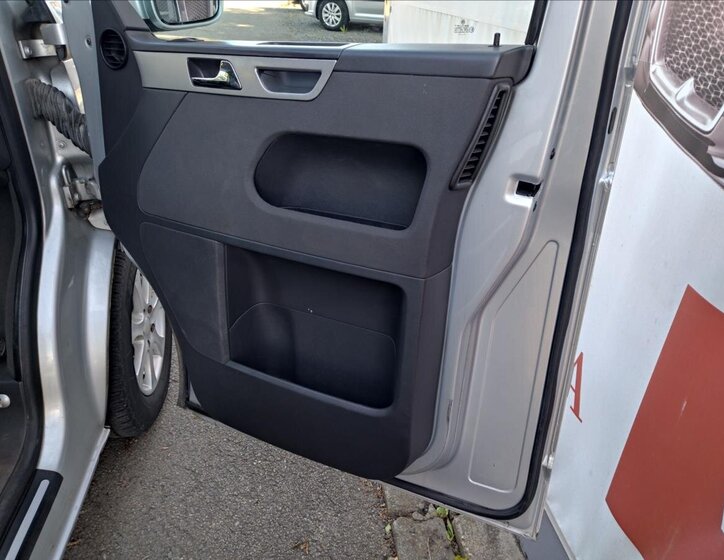 Volkswagen Multivan Kombi 2,5 l 96 kw