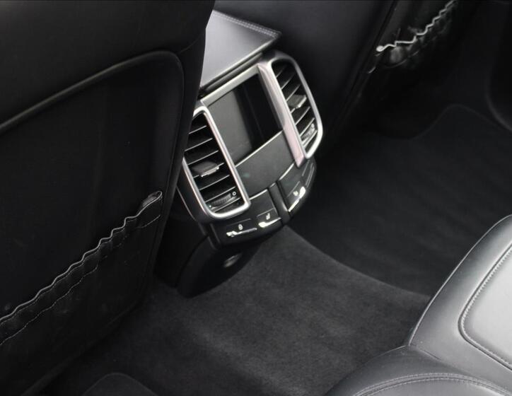 Porsche Cayenne SUV 4,1 l 283 kw