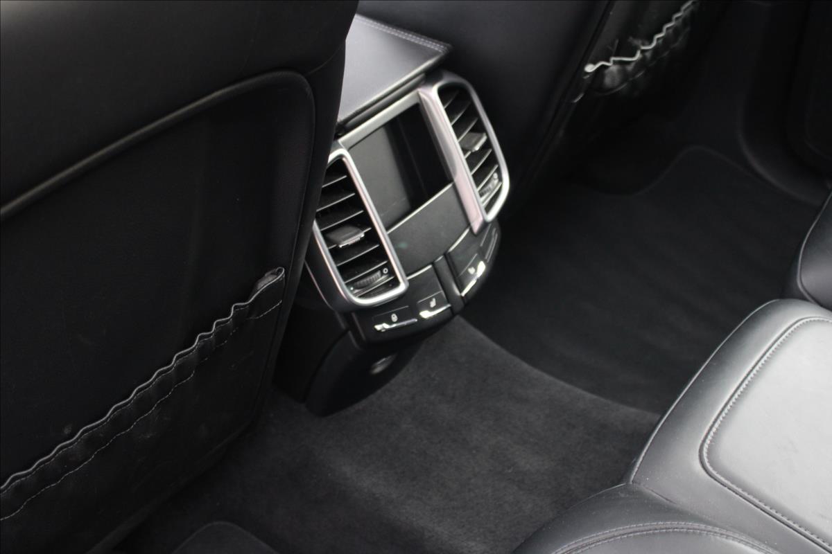 Porsche Cayenne SUV 4,1 l 283 kw