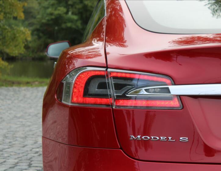 Tesla Model S 45