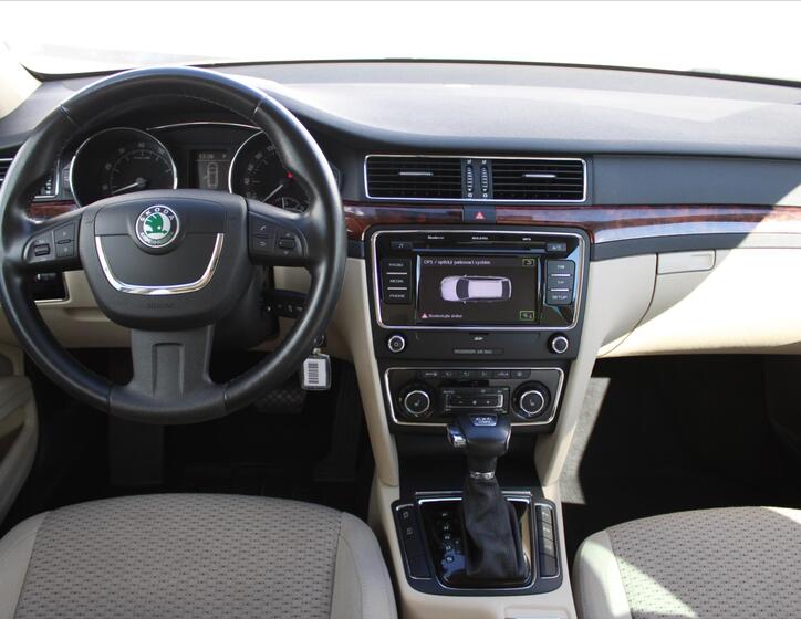 Škoda Superb 14