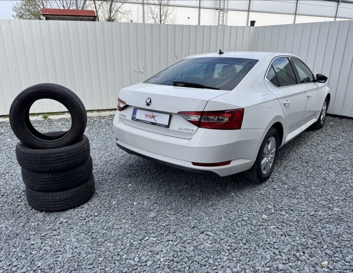 Škoda Superb Sedan / Limuzína 2,0 l 140 kw