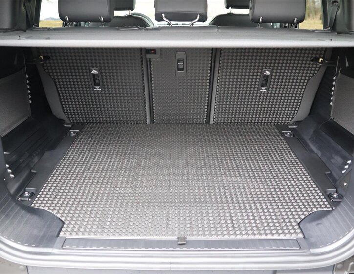 Land Rover Defender SUV / Terénní 5,0 l 313 kw