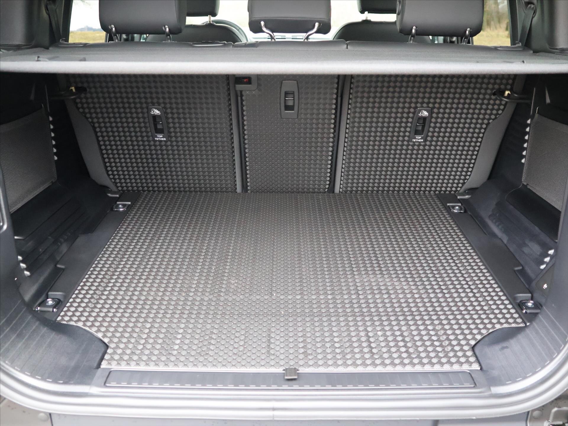 Land Rover Defender SUV / Terénní 5,0 l 313 kw