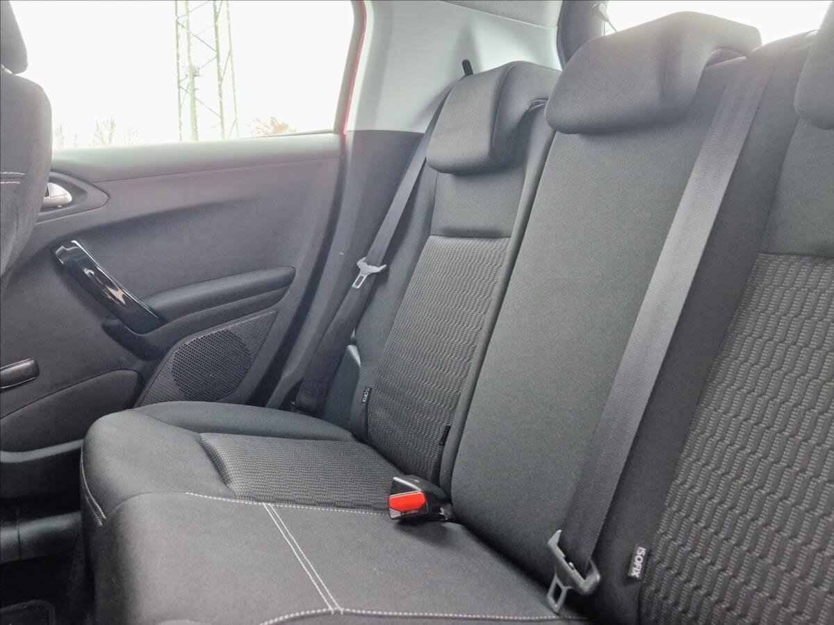 Peugeot 208 Hatchback 1,2 l 61 kw