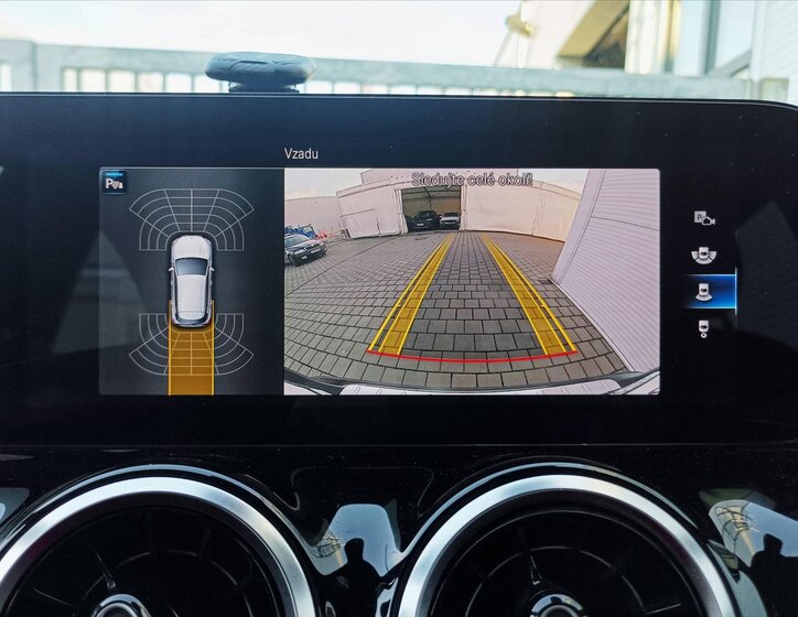 Mercedes-Benz GLA 11