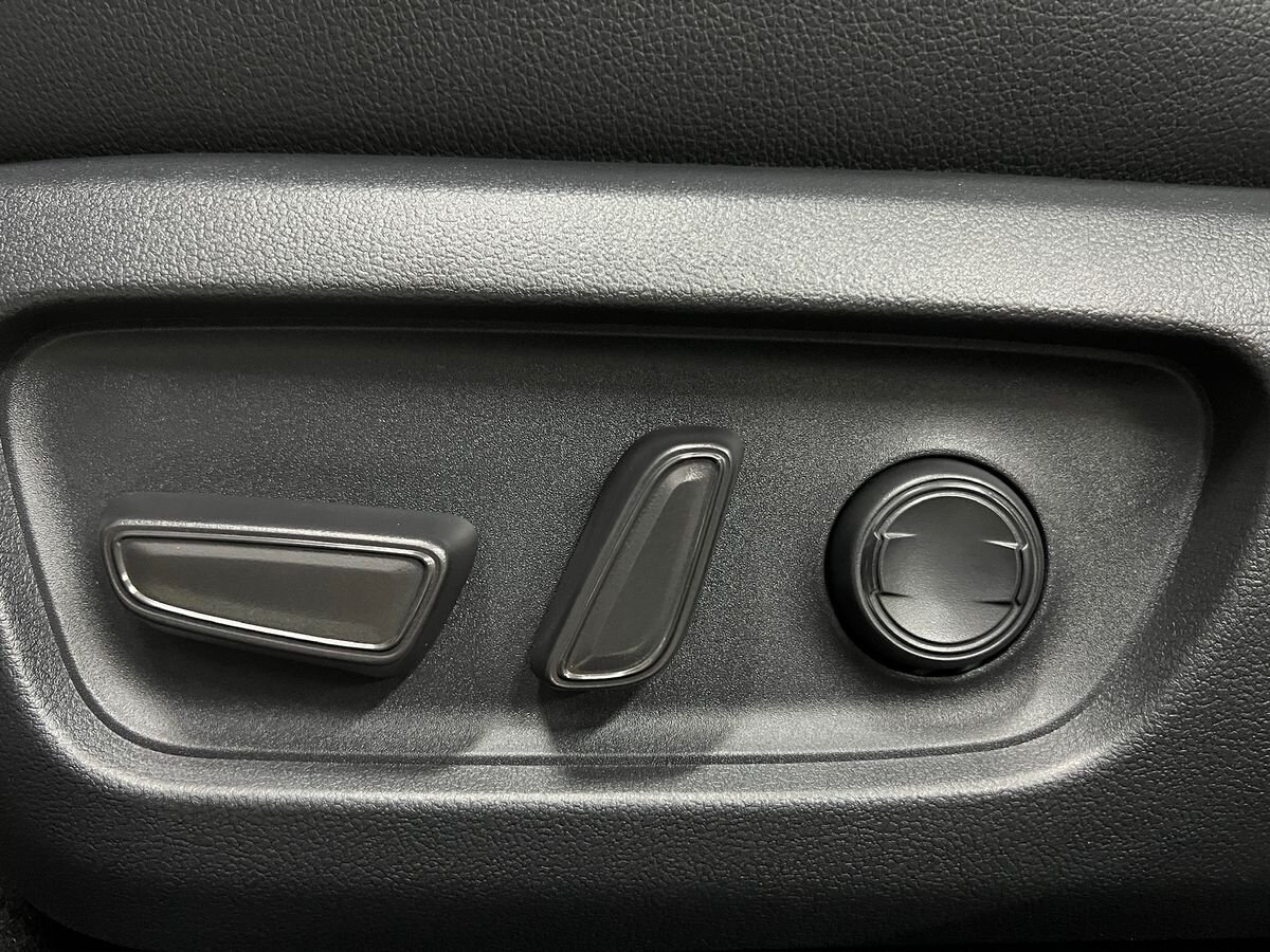 Toyota Camry Sedan / Limuzína 2,5 l 169 kw