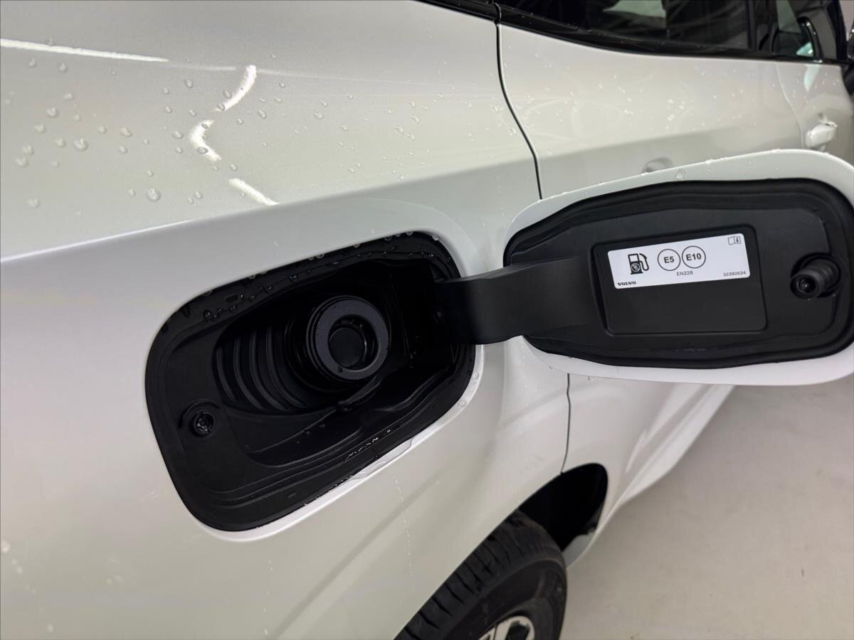 Volvo XC60 SUV / Terénní 2,0 l 184 kw