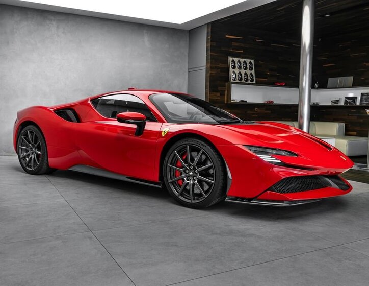 Ferrari SF90 Kupé 4,0 l 574 kw