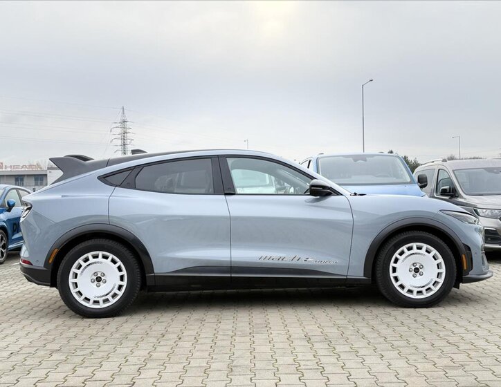 Ford Mustang Mach-E Hatchback 0,0 358 kw