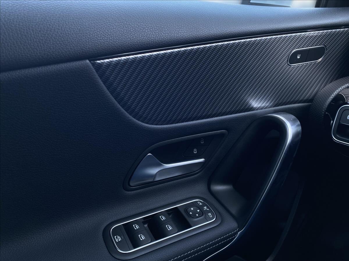 Mercedes-Benz Třídy A Hatchback 1,3 l 120 kw