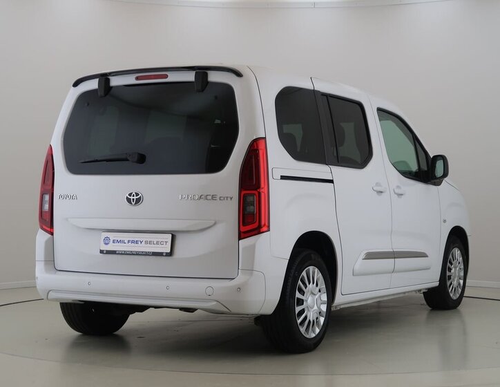 Toyota ProAce Kombi 1,5 l 96 kw