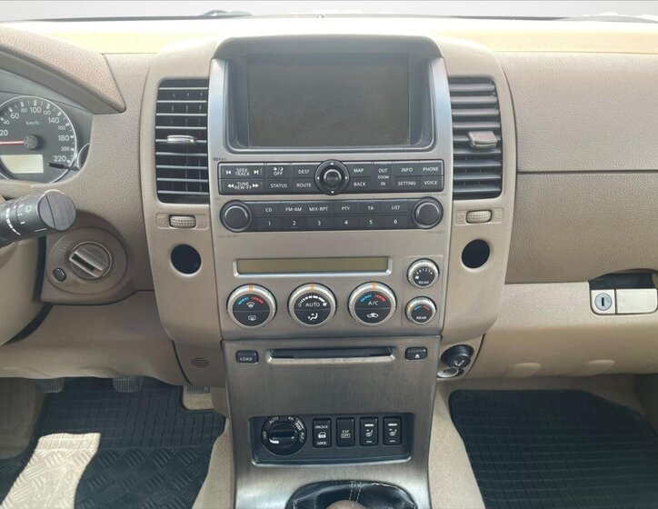 Nissan Pathfinder 9
