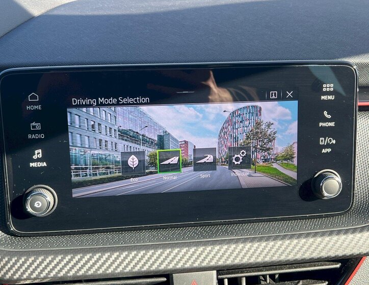 Škoda Scala Hatchback 1,0 l 85 kw