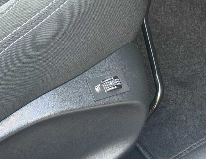 Peugeot 2008 SUV / Terénní 1,2 l 81 kw