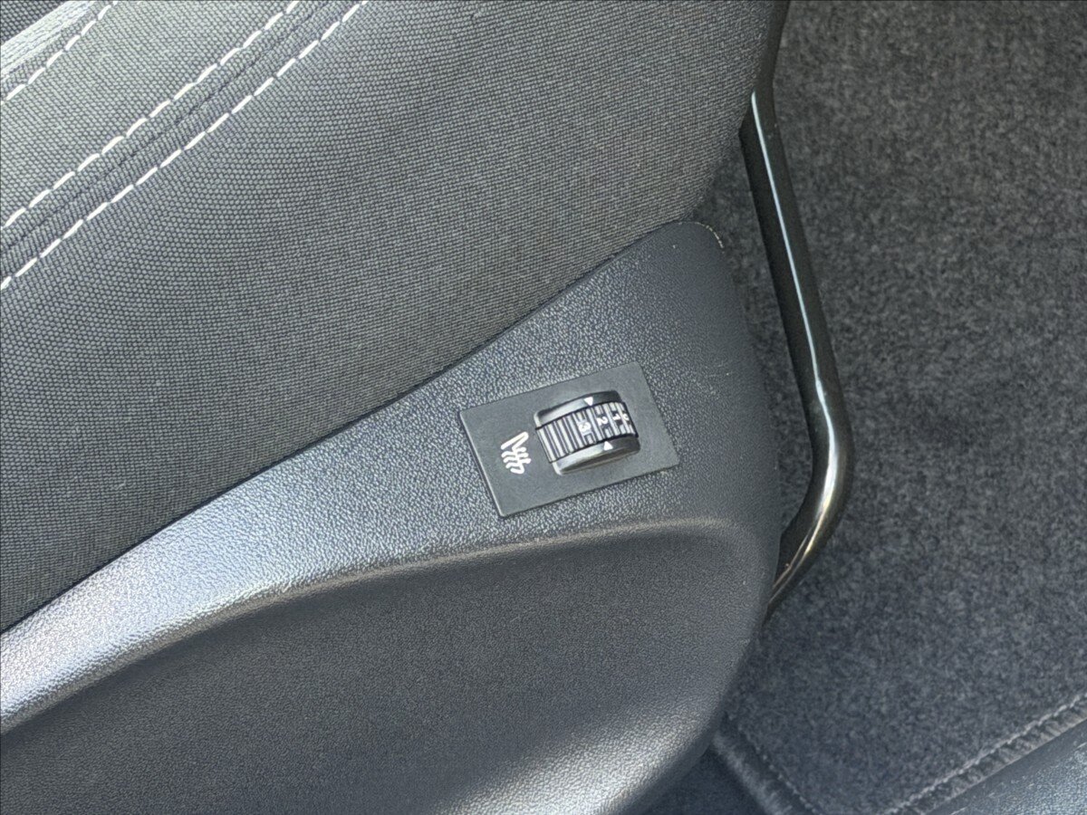 Peugeot 2008 SUV / Terénní 1,2 l 81 kw