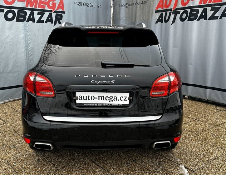Porsche Cayenne Kombi 4,8 l 294 kw