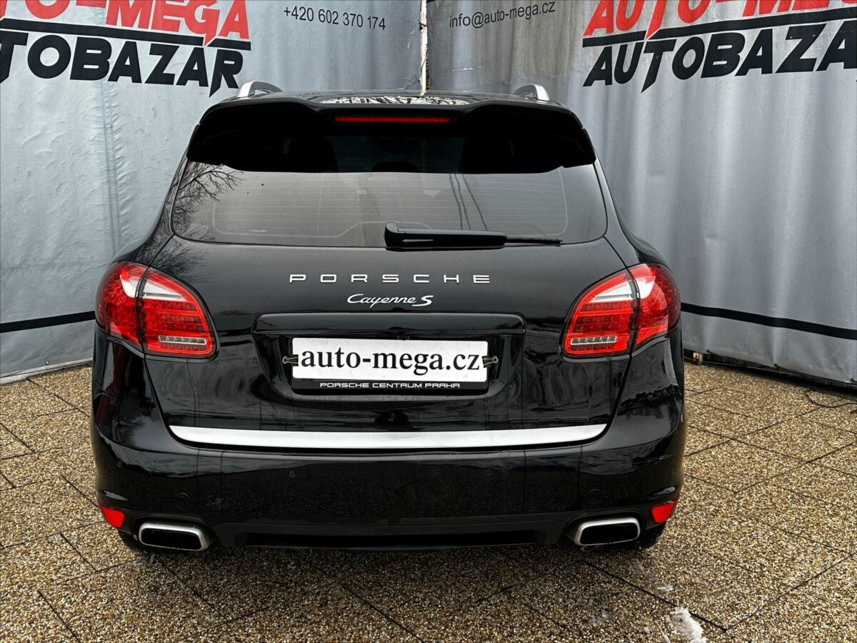 Porsche Cayenne Kombi 4,8 l 294 kw