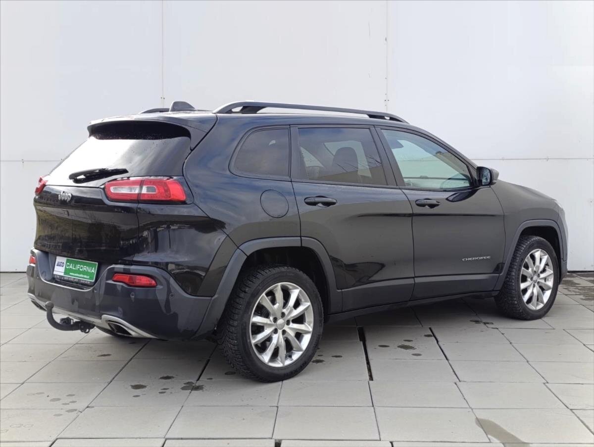 Jeep Cherokee SUV / Terénní 3,2 l 200 kw