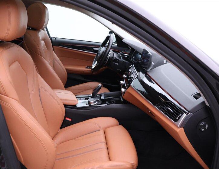 BMW Řada 5 Kombi 2,0 l 120 kw