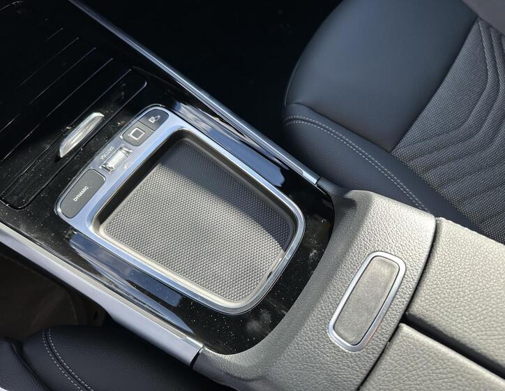 Mercedes-Benz EQB 10