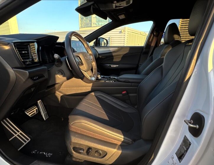 Lexus NX 450h plus 9