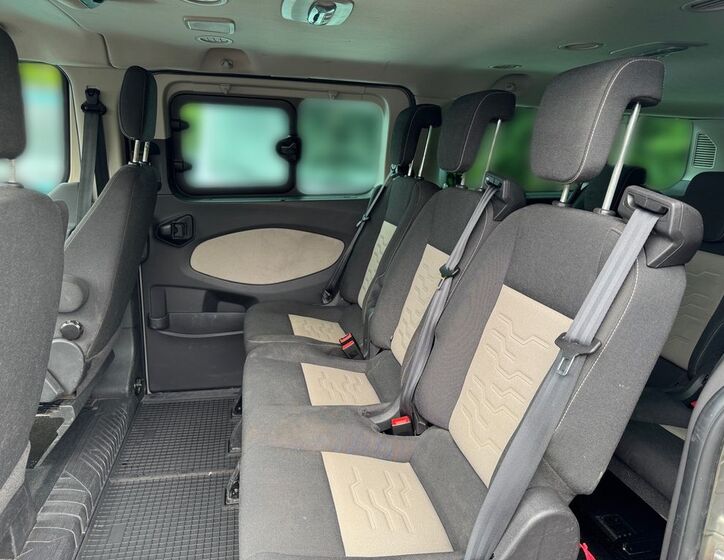 Ford Tourneo Custom 11