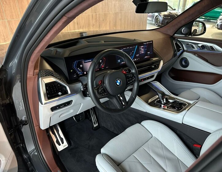 BMW XM SUV / Terénní 4,4 l 480 kw