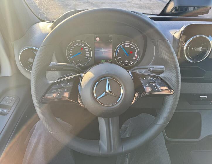 Mercedes-Benz Sprinter 14
