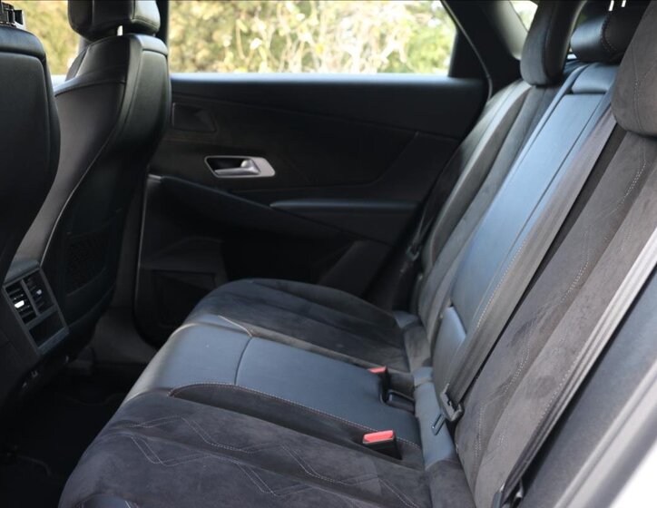 DS Automobiles DS7 Crossback Kombi 2,0 l 130 kw