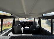 Land Rover Defender 14