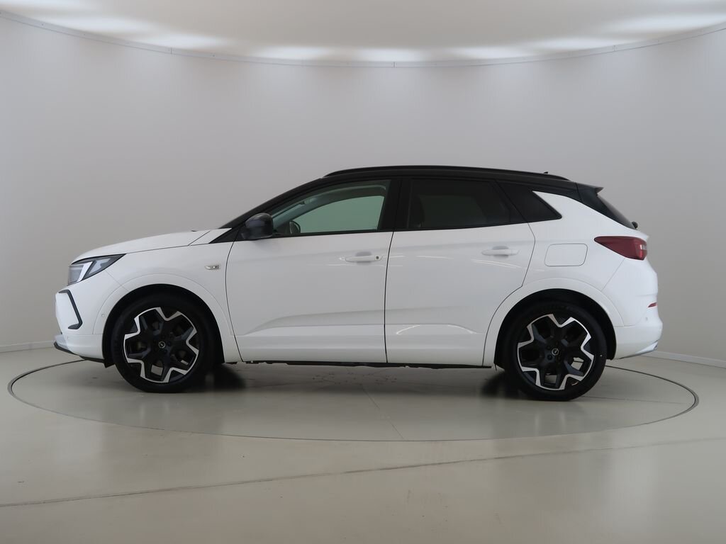 Opel Grandland SUV / Terénní 1,6 l 147 kw