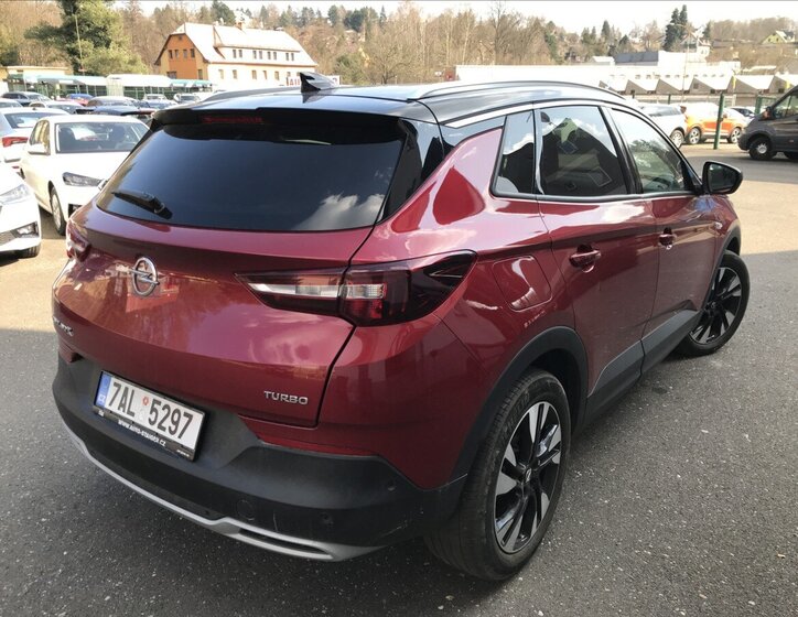Opel Grandland X SUV / Terénní 1,2 l 96 kw