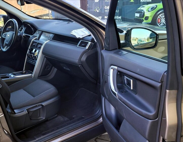 Land Rover Discovery Sport SUV / Terénní 2,0 l 110 kw