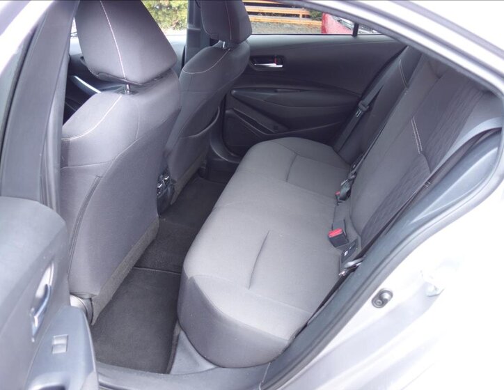 Toyota Corolla Sedan / Limuzína 1,6 l 97 kw