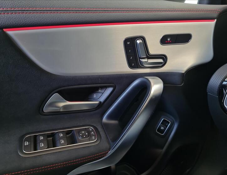 Mercedes-Benz CLA 12