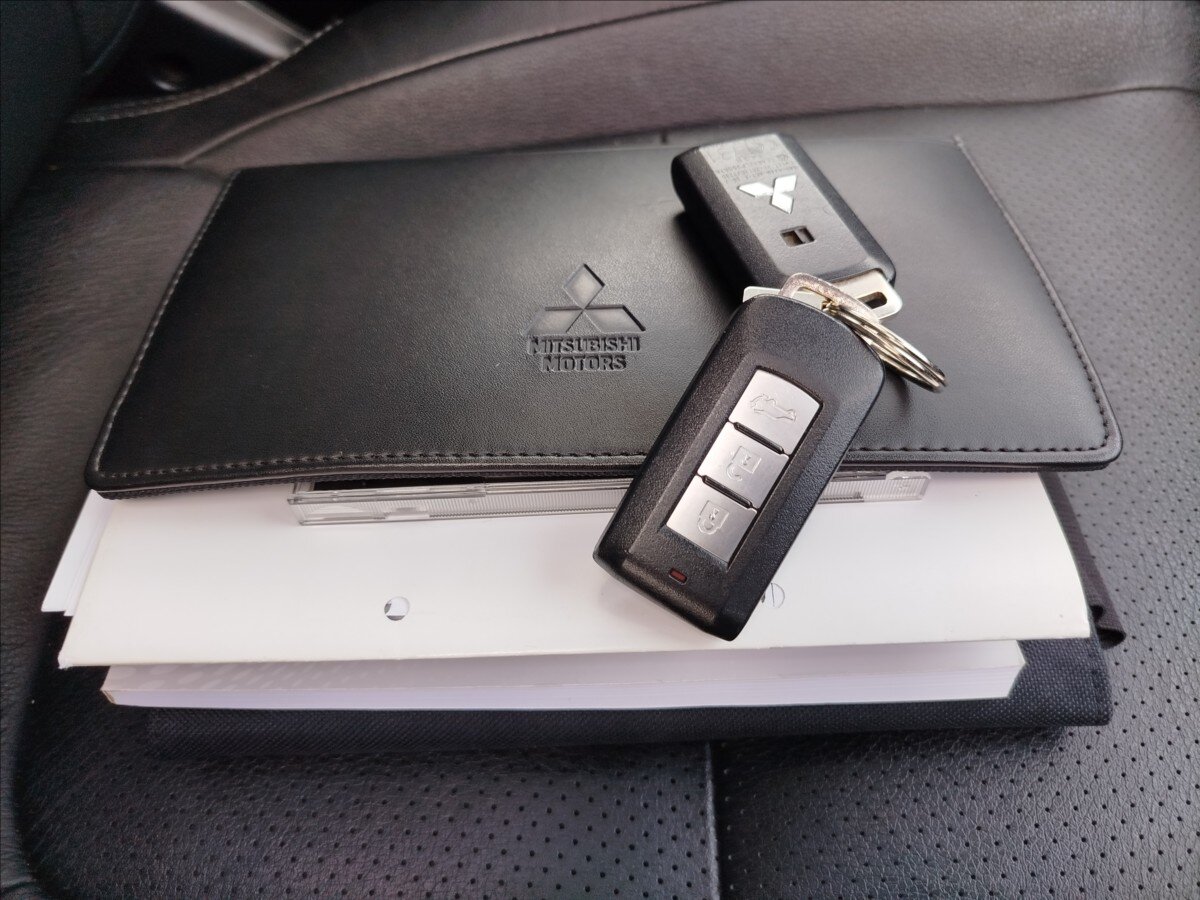 Mitsubishi Outlander SUV 2,3 l 110 kw