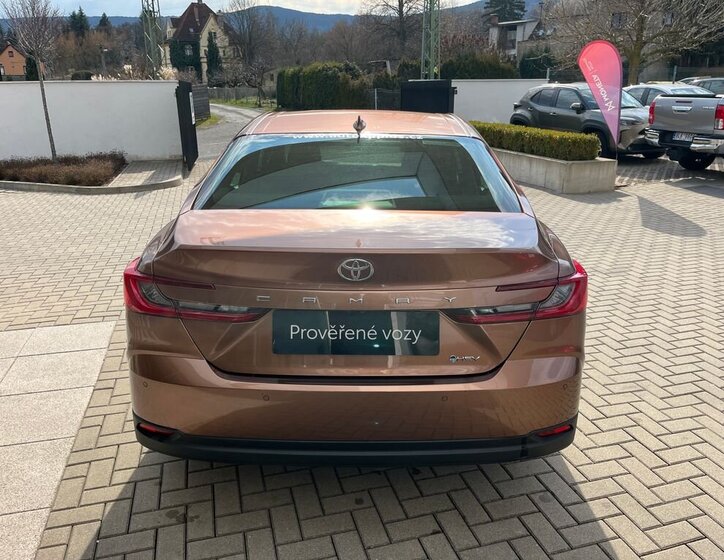 Toyota Camry Sedan / Limuzína 2,5 l 137 kw