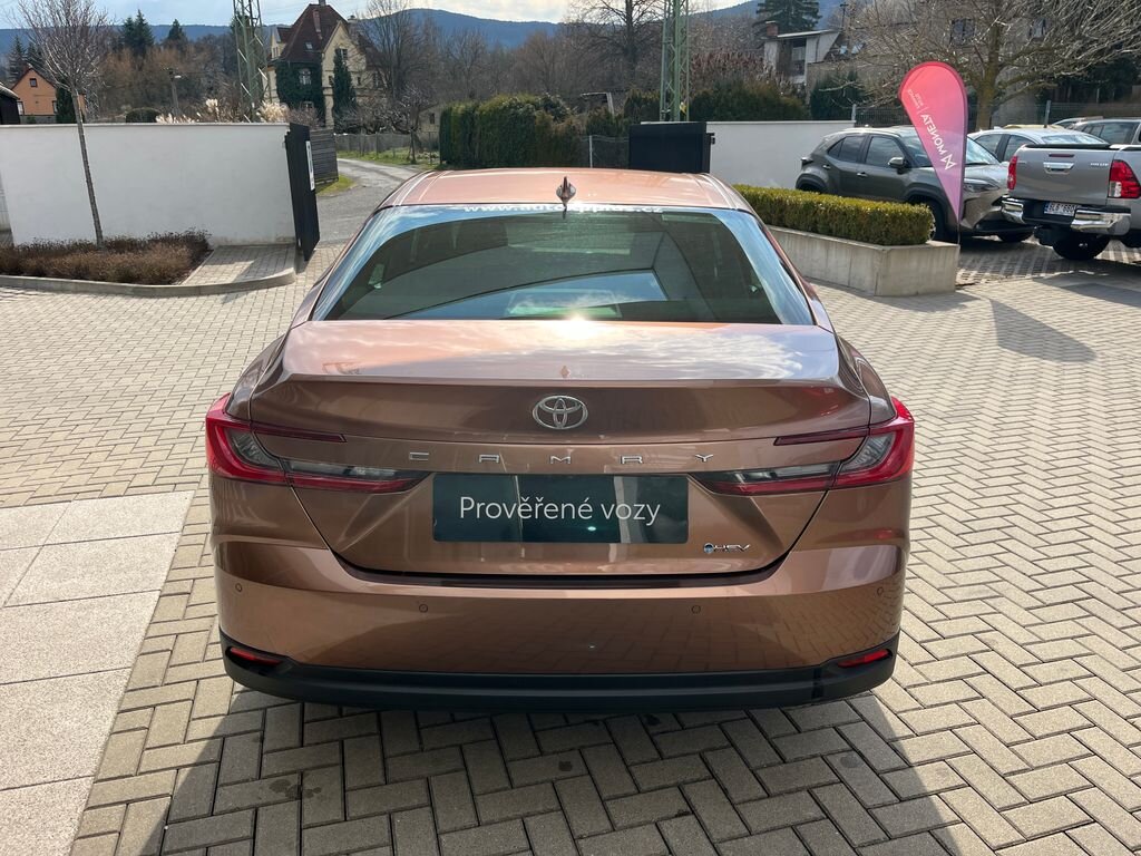 Toyota Camry Sedan / Limuzína 2,5 l 137 kw