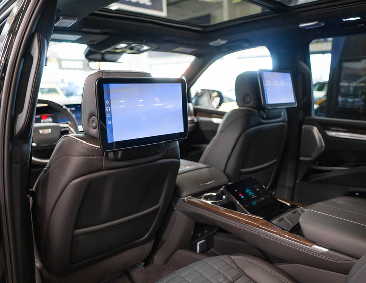 Cadillac Escalade 43